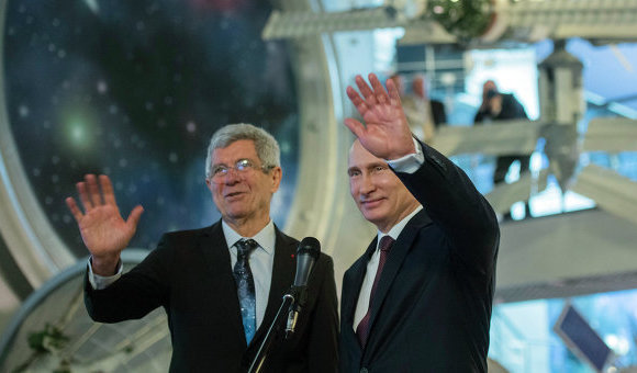 Владимир Путин поздравил космонавтов, находящихся на орбите