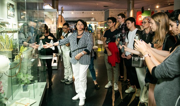 Для победителей конкурса ТАССв Музее космонавтики прошла экскурсия о биологии в космосе. Её провела учёный Галина Семёновна Нечитайло.