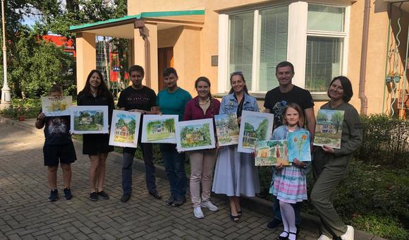 Партнёр музея фонд UNITY и российские космонавты-испытатели Андрей Бабкин, Николай Тихонов и Анна Кикина приняли участие в мастер-классе по космической акварели в Доме-музее академика С.П. Королёва. Занятие провела Елена Власова. 