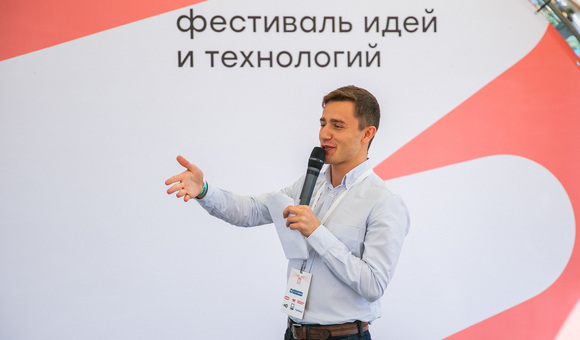 Научный сотрудник отдела музейной педагогики Музея космонавтики Альфред Вардазарян выступил с лекцией «МКС — космический дом на орбите или научная лаборатория?» на фестивале RUKAMI.