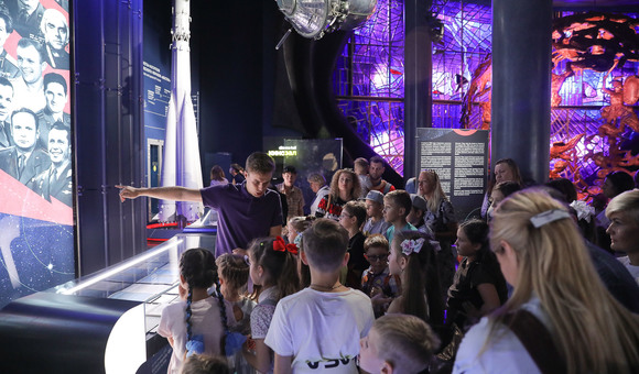 7 и 8 сентября в Музее космонавтики можно было посетить бесплатную обзорную экскурсию по музею и посмотреть обновлённую экспозицию зала «Утро космической эры».