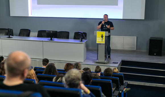 На спецсобытии «В поисках "space oddity": гуманитарный фокус» научный журналист Михаил Котов выступил с лекцией «Космическое кладбище: ядерная смерть на орбите Земли».