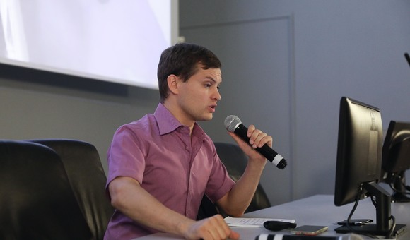 В прямом эфире вместе с научным сотрудником Музея космонавтики Дмитрием Ерёменко посетители музея увидели возвращение экипажа с МКС. Космонавт Роскосмоса Алексей Овчинин вернулся на Землю вместе с астронавтом НАСА Ником Хейгом и астронавтом ОАЭ Хаззаа Аль-Мансури.