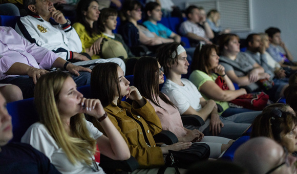В течение дня посетили музея смотрели документальные фильмы Телестудии Роскосмоса: «Спутник жизни», «Курс на Луну», «Звезда по имени МКС», «Первые на Марсе. Мечта Сергея Королёва» и «Космодром «Восточный».