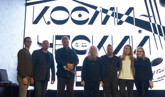 В Музее космонавтики в Ночь искусств прошла кино-музыкальная встреча "Космический рейс". Музыканты Владимир Голоухов, Владимир Китляр и Сергей Летов в лучших традициях немого кино вживую озвучали советский научно-фантастический фильм.