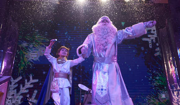 В Музее космонавтики состоялась премьера новогодней сказки «Маленький Принц. Полёт сквозь Вселенную». Увидеть спектакль можно с 21 декабря 2019 года по 7 января 2020 года.