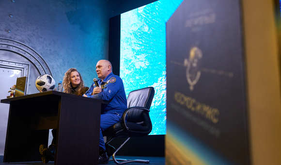 В Музее космонавтики прошла презентация книги-фотоальбома Героя Российской Федерации, лётчика-космонавта Олега Артемьева «МКС: как всё устроено на самом деле».