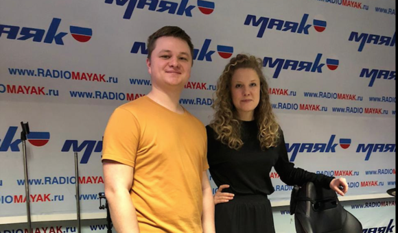 О первом выходе в открытый космос радио «Маяк» рассказали начальник отдела по связям с общественностью и маркетинга Музея космонавтики Дарья Чудная и старший научный сотрудник отдела научной популяризации Денис Прудник.