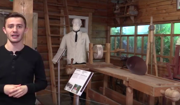 Сегодня Альфред Вардазарян, заместитель заведующего отделом научной популяризации Московского музея космонавтики проводит онлайн-урок по русскому языку «Описание интерьера» для 6 класса. Вы узнаете о том, что такое интерьер и каким он бывает на примере интерьеров музея и, конечно же, космической станции.