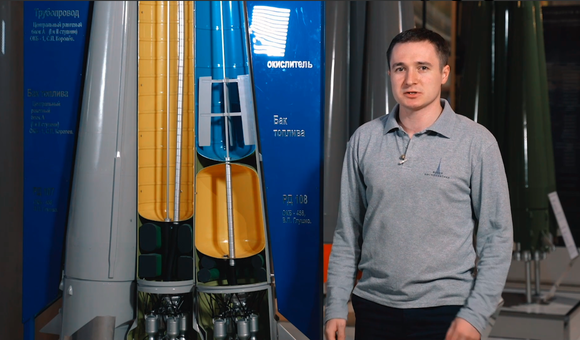 В очередной серии цикла мини-экскурсий «Мама, я технарь!» экскурсовод первой категории московского Музея космонавтики Александр Фарафонов на примере ракеты «Восток» рассказал о том, как устроена ракета-носитель «Союз».