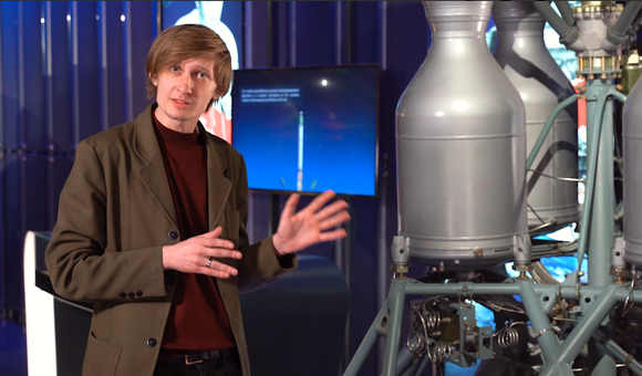 В очередной серии цикла мини-экскурсий «Мама, я технарь!» экскурсовод первой категории московского Музея космонавтики Павел Гайдук рассказал о том, как устроены ракетные двигатели.