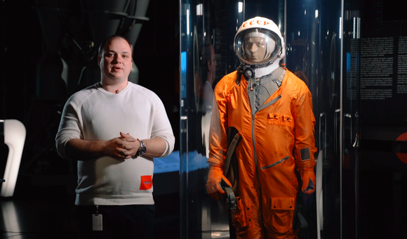 Премьера рубрика #ПростоОКосмосе! В первом выпуске заместитель заведующего отделом научной популяризации московского Музея космонавтики Александр Рыжов рассказал о видах отечественных скафандров.