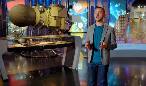 В рамках совместного проекта с Яндекс.Школой «Просто космос» заместитель заведующего отделом научной популяризации московского Музея космонавтики Альфред Вардазарян рассказал о том, кто и когда доставил грунт со спутника Земли и где его частицы можно увидеть сегодня. 