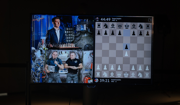 В московском Музее космонавтики состоялся шахматный матч между космосом и Землёй, организованный Музеем космонавтики, Госкорпорацией «Роскосмос», Федерацией шахмат России и социальной сетью ВКонтакте. Партия прошла ровно полвека спустя после первой шахматной партии «Космос-Земля», которая была сыграна 9 июня 1970 года. 