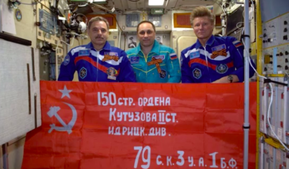 В рамках постоянной рубрики «Неочевидные факты о космосе» старший научный сотрудник Музея космонавтики Дмитрий Ерёменко ответил на вопрос подписчиков сообщества Вконтакте о том,  кто из космонавтов участвовал в Великой Отечественной войне!