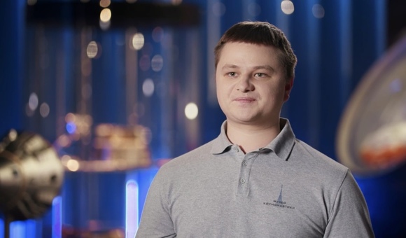 В новом выпуске совместного проекта Музея космонавтики и Яндекс.Школы «Просто космос» старший научный сотрудник отдела научной популяризации Денис Прудник рассказал об идее создания лунных обитаемых станций, а также о том, зачем колонизировать спутник нашей планеты! 