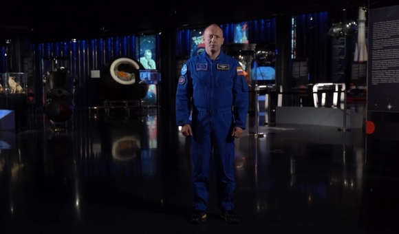 В новом выпуске программы «Космос не ждёт» лётчик-космонавт Александр Мисуркин рассказал о том, когда космические туристы смогут выходить в открытый космос, что будет делать Канада для освоения Луны и сколько будет стоить «космическое» путешествие!