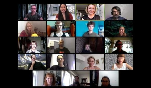 31 августа прошло заключительное занятие Летней школы космического искусства Музея космонавтики и ARTYPICAL. Куратор Летней школы космического искусства — Наталья Фукс. Фасилитатор Летней школы космического искусства — Питер Кирн.