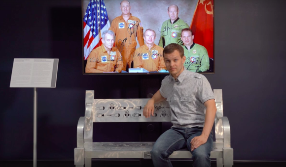 В честь 45-летия стыковки космических кораблей «Союз-19» и «Аполлон» специалисты Музея космонавтики провели онлайн-экскурсию «Вместе на Земле и в космосе».