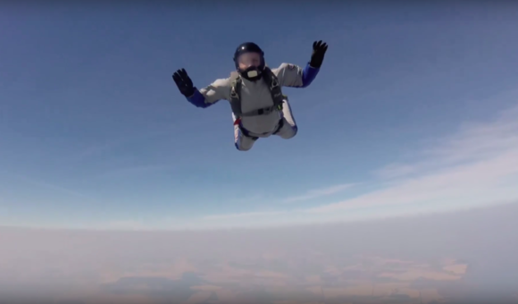 Лётчик-космонавт Александр Мисуркин, проходя специальную парашютную подготовку, вышел в эфир программы «Космос не ждёт» и рассказал о возвращении частного космического корабля Crew Dragon, о новых спутниковых системах России и Америки, корабле для космического туризма и научной миссии к Юпитеру.