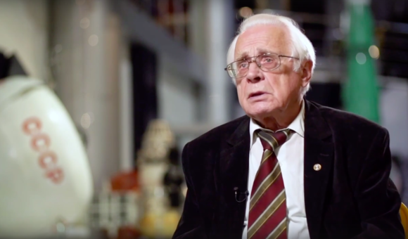 В новом выпуске проекта «Космос, любовь моя» Михаил Яковлевич Маров, советский и российский астроном, академик РАН, заведующий отделом планетных исследований и космохимии Института геохимии и аналитической химии имени Вернадского, рассказал о своём пути в науке, работе с Мстиславом Келдышем и дружбе с Георгием Бабакиным, перспективах освоения Луны и проблемах поиска внеземной жизни.