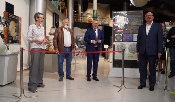 В честь 120-летия С.А. Лавочкина, а также к 75-летию Победы в Великой Отечественной войне и к 50-летию запусков АМС «Луна-16», «Луна-17» и «Венера-7» Музей космонавтики вместе с НПО Лавочкина открыла выставку «Реликвии космической истории».