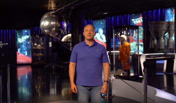 В 26 выпуске программы «Космос не ждёт» лётчик-космонавт Александр Мисуркин рассказал о пуске ракеты-носителя «Союз-2.1б», запуске космической станции Объединенных Арабских Эмиратов к Луне, возобновлении запусков аппаратов системы глобального спутникового интернета OneWeb, отправке первой миссии на МКС компании Axiom Space и запуске IMAP.