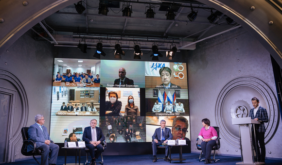 Онлайн-встреча в честь 20-летия начала пилотируемого режима МКС.