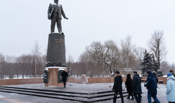 12 января, в день рождения Главного конструктора Сергея Павловича Королёва, по традиции были возложены цветы к его памятнику на Аллее Героев космоса и в Доме-музее академика.