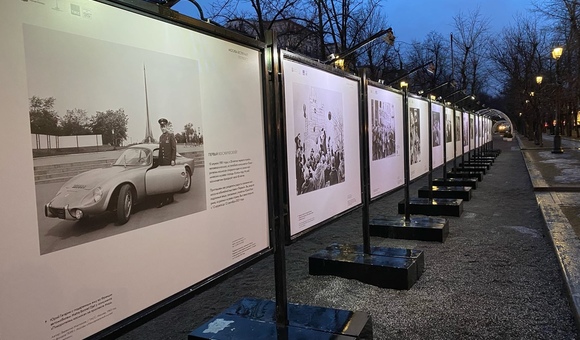 На Тверском бульваре открылась выставка «Москва встречает Первого!». На выставке представлены архивные фотографии встречи первого космонавта планеты в Москве 14 апреля 1961 года из фондов музея и фотохроники ТАСС.