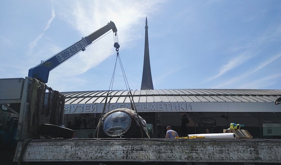 Подлинный спускаемый аппарат корабля «Восток», на котором Юрий Гагарин осуществил первый в истории космический полёт, покинул Музей космонавтики.