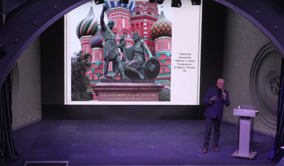 Ко Дню народного единства в Музее космонавтики прошла лекция из цикла «Что помнят звёзды над Кремлём» историка, кандидата педагогических наук, заместителя директора Музея космонавтики по научной работе Вячеслава Климентова.