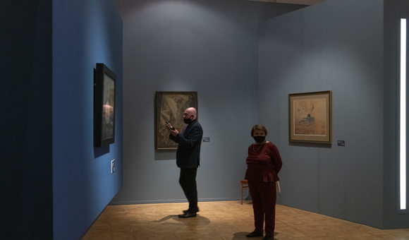 В Русском музее в Санкт-Петербурге открылась новая выставка «Космизм в русском искусстве», на которой представлены работы из собрания Музея космонавтики.