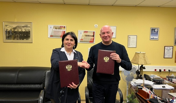 В Музее космонавтики прошла рабочая встреча административной команды ГБОУ «ИТШ № 777» Санкт-Петербурга с заместителем директора Музея космонавтики по научной работе Вячеславом Климентовым и руководителем отдела научной популяризации Альфредом Вардазаряном.