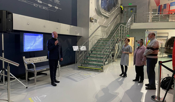 В Музее космонавтики прошла церемония закрытия выставки рисунков двух конкурсов «Дорога к звёздам» детей стран Латинской Америки и «Передвижная выставка-конкурс детский произведений с участием студенческой молодежи».