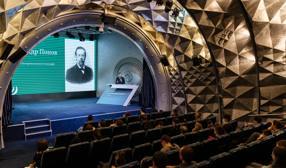 Научный коммуникатор Георгий Лисицин на лекции «Первые» рассказал о первых космических и научных открытиях нашей страны.