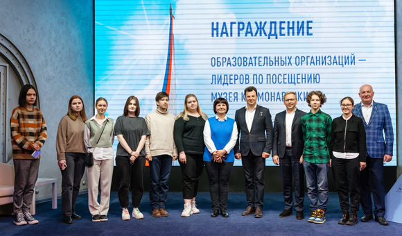 В Музее космонавтики прошло награждение директоров школ, которые наиболее активно участвуют в проектах нашего музея.