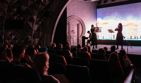 В Музее космонавтики в рамках акции «Ночь в музее» прошел Мультимедиа концерт классической музыки «К звёздам» Школы / Škola Сrew.