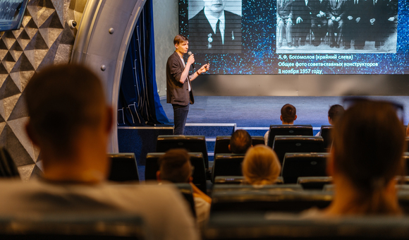 В рамках проекта «Время первых» Павел Гайдук, заместитель заведующего отделом научной популяризации Музея космонавтики, ко Дню России рассказал о достижениях российской космонавтики, которые были совершены в июне.