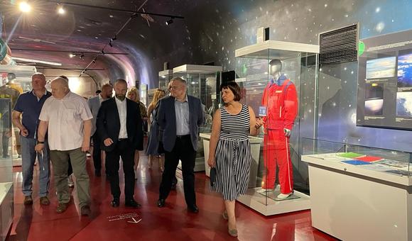 В Музее космонавтики состоялась встреча директора Музея космонавтики Натальи Артюхиной, ректора МГПУ Игоря Реморенко и генерального директора ГБУК г. Москвы «Мосразвитие» Тимура Вахитова.