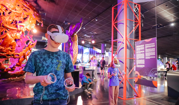 В Музее космонавтики посетители могли протестировать технологии виртуальной реальности.