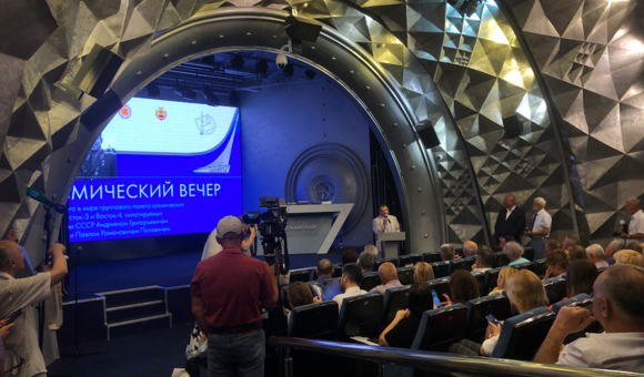 В Музее прошёл торжественный вечер, посвященный 60-летию первого в мире группового полёта космических кораблей «Восток-3» и «Восток-4», пилотируемых лётчиками-космонавтами А.Г.Николаевым и П.Р.Поповичем.