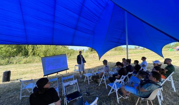 Научный сотрудник музея Яна Тараканова выступила с лекцией о Главном конструкторе «От теории к практике. Путь С.П. Королёва» на астрономическом кемпинг-фестивале «Атмосфера».