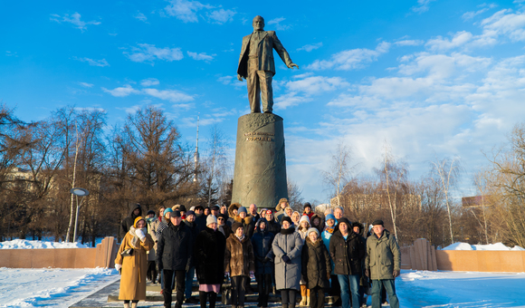 В честь 116-летия со дня рождения Сергея Павловича Королёва прошла торжественная церемония возложения цветов к памятнику Главного конструктора на Аллее Героев космоса.