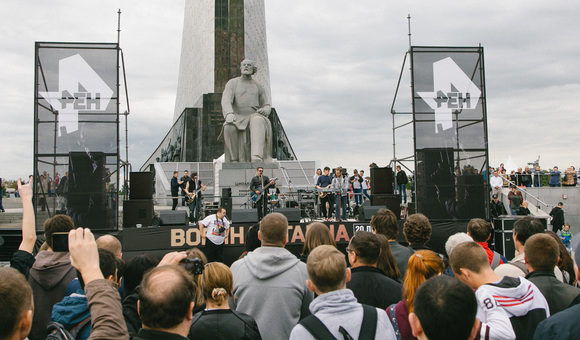 В День города на площадке возле Музея космонавтики – Аллее Героев космоса – прошёл фестиваль «Военная тайна РЕН ТВ», посвященный 20-летию легендарной программы Игоря Прокопенко.