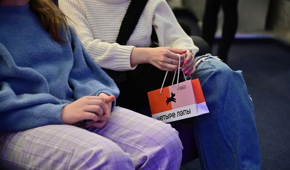 В Музее космонавтики посетители послушали лекции от Павла Гайдука, заместителя заведующего отделом научной популяризации, о подготовке собак к космическим полётам, и Анастасии Елуфимовой, врача-терапевта ветеринарной клиники Четыре Лапы, о том, как подготовить своего питомца к путешествиям.