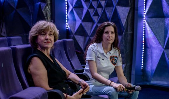 Торжественная передача эскизов эмблем миссий «Союз МС‑28» и «Союз МС‑29» в фонды музея в рамках Дня Государственного флага Российской Федерации