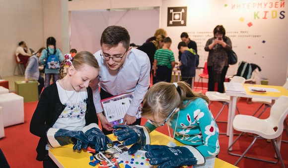 В рамках детской программы ХХ фестиваля «Интермузей» Музей космонавтики провёл занятие «Большое путешествие космического отряда».