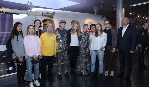 В Музее космонавтики на экскурсии побывал музыкант Сергей Летов.