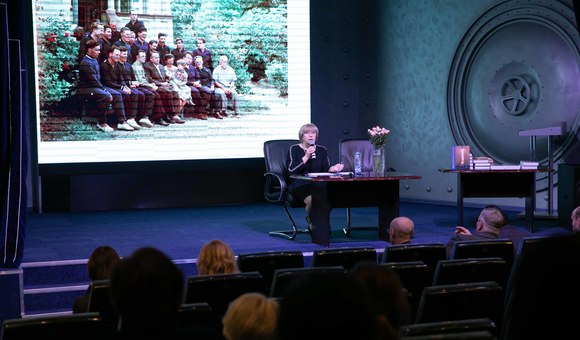 В Музее космонавтики прошла презентация книги «Штрихи к портрету отечественной космонавтики», продолжения сборника «Космос. Время московское». Издание представила его автор Головкина Татьяна Александровна, историк-архивист. 